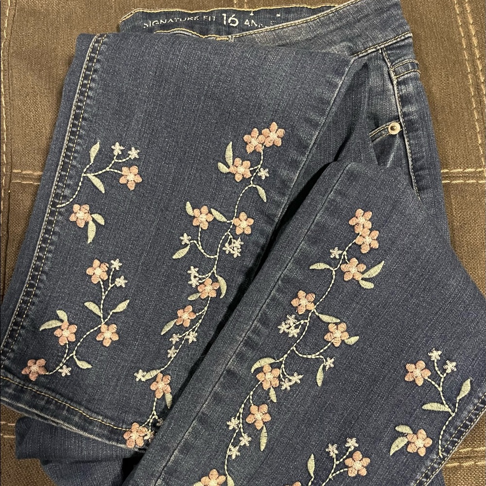 Westport Signature Fit Ankle Jeans with Flower Embroidery size 16 plus s…